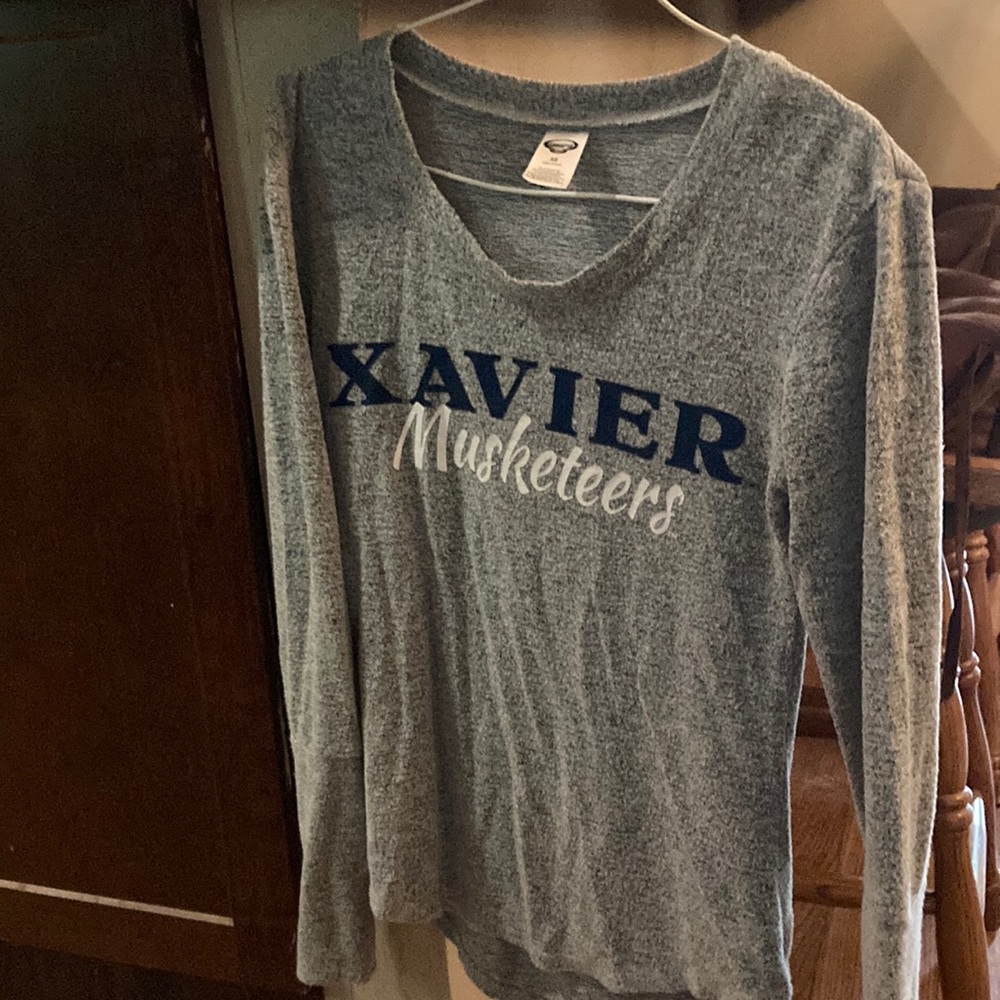 Xavier Universty long sleeve shirt barely worn in excellent condition.